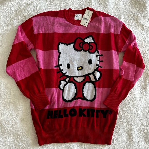 NWT Hello Kitty Graphic Sweater - Picture 4 of 7